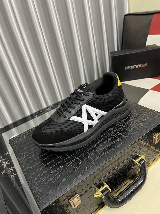 出厂价Pp： 阿玛尼Armani* 最新爆款休闲鞋，顶端品牌 奢侈～代购，顶级～质量。 鞋面選用进口透气牛皮搭配材质透气羊皮垫脚 精细做工。原版个性时尚柔软橡膠