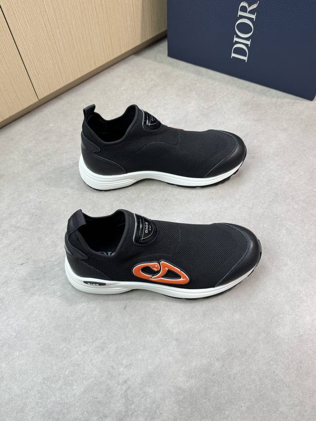 Dior 迪奥 -高端品质 原单休闲运动鞋 -鞋面：荔纹小牛皮、品牌图腾针织布匹、鞋舌.后跟.鞋身.车缝品牌塑胶Logo模块 -内里：垫脚品牌帆布 -原版：超轻