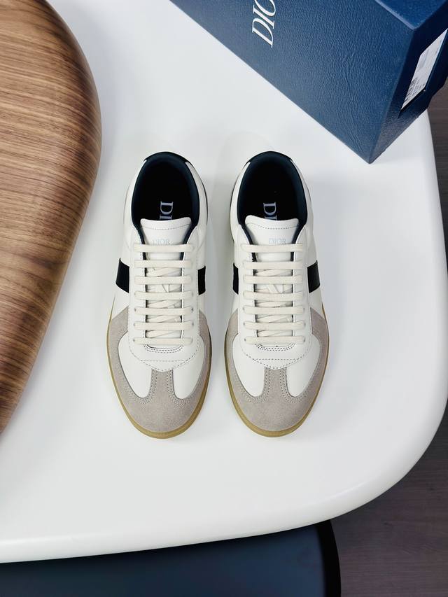 迪奥 顶级 码数：39-44 38.45定做 * 迪奥。迪奥新款休闲运动鞋，定义你的时尚步伐 大胆采用创新科技面料，打造出极具未来感的鞋身轮廓。轻盈透气的网眼材