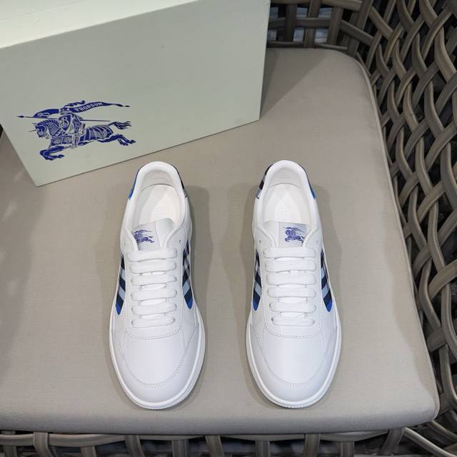 Burberry巴宝莉官网同步男士经典低帮运动鞋｜采用原版头层牛皮制作｜装饰焕新的品牌徽标｜头层牛皮内里｜鞋跟饰有 Burberry 字母压花徽标｜Tpu原版大