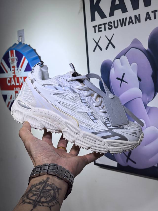 Off-White Be Right Back 圆头系带 舒适轻便生活休闲鞋 老爹鞋 男女同款 白色。 尺码：36-45