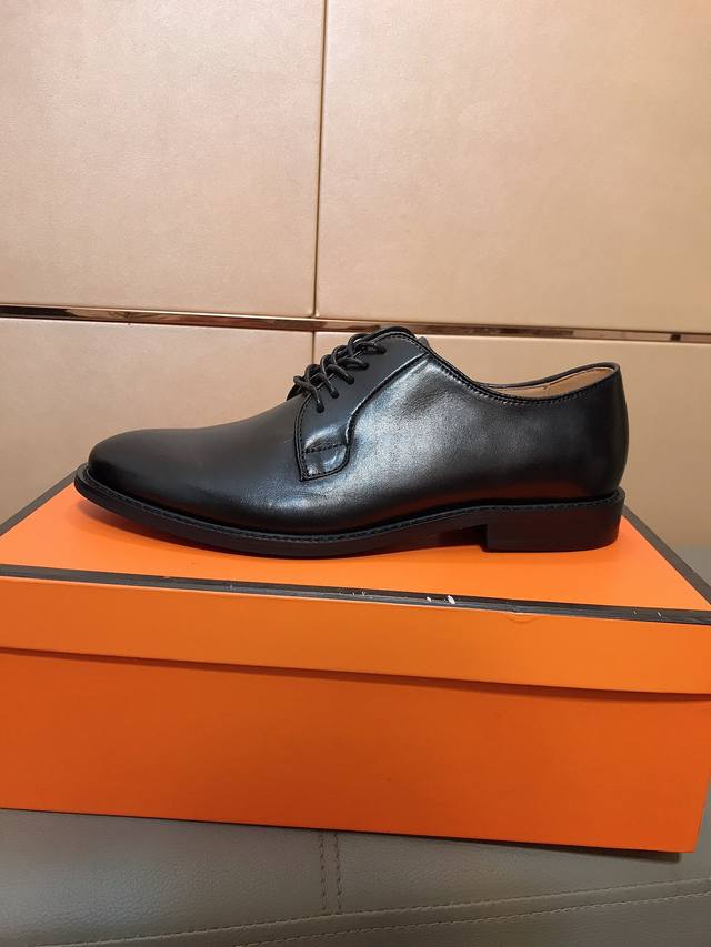 出厂价P Gucci 古奇 最新男士休闲小皮鞋高端男士百搭单品，进口原版牛皮，猪皮内里打造极简轻奢休闲鞋，专用耐磨大底，尽显低调奢华标准码38-44