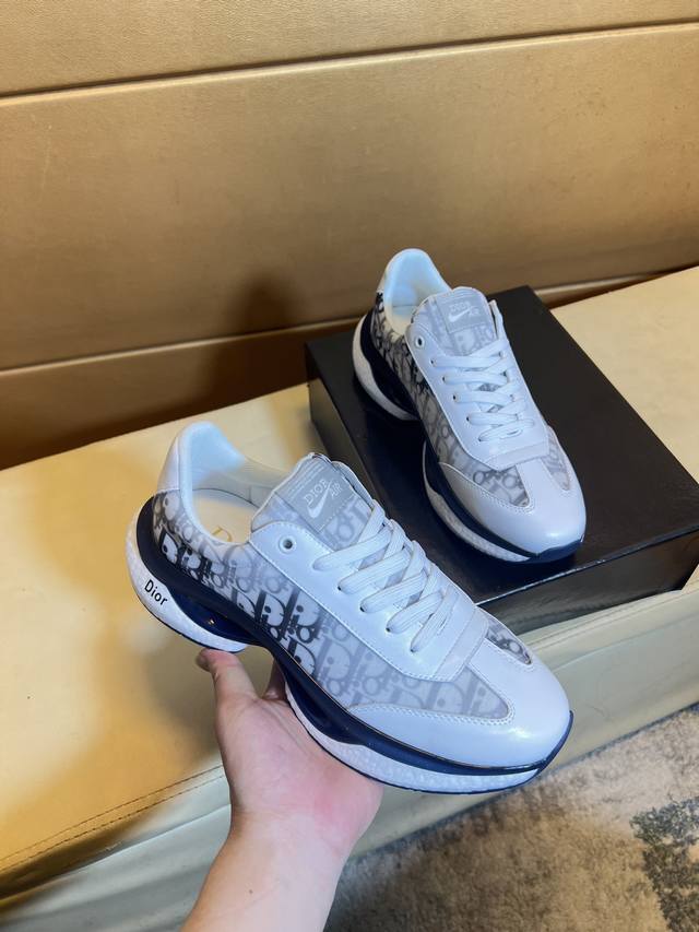 P 迪奥 原单品质.～ 独特现代风运动鞋。休闲鞋潮男必备款 意大利进口原版品牌，进口原版皮，羊里 拒绝脱色磨脚 鞋底：原厂特供原版底，法国懒人风格设计 贴脚 在