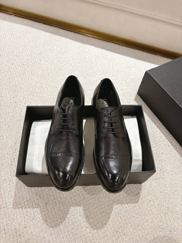 Dior迪奥 男士精品手工德比鞋，经典三接头布洛克微雕，鞋面、内里进口小牛皮，中底真皮，水染牛里记忆成型垫，真皮大底，Abs 防滑耐磨注塑！固特异工艺制作款，重