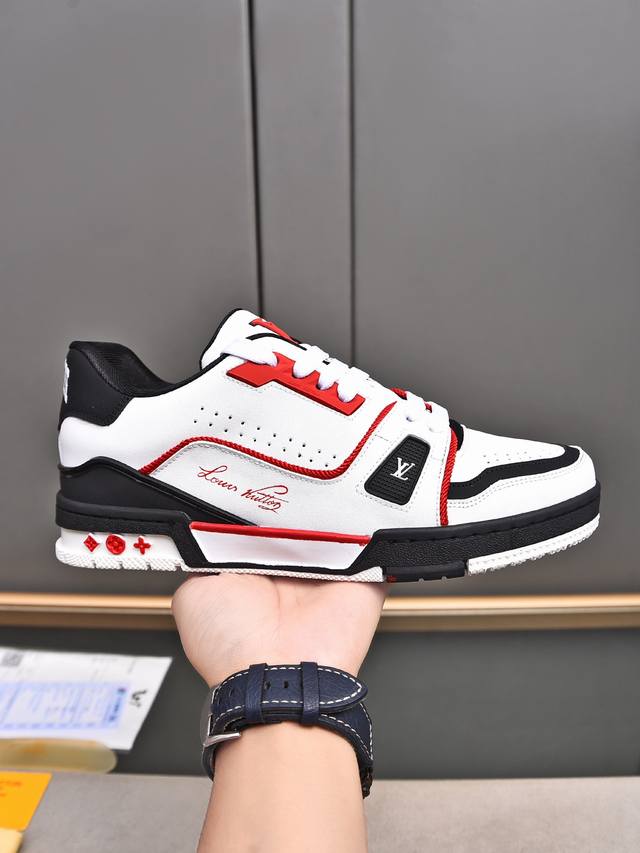 P : 跑量情侣款 新品 商品商标：Lv* 路易威* 休闲鞋 正码码数: 女36-39，40定做，男38-44 可订做45 商品材料：鞋面多种材质拼接透气网里，