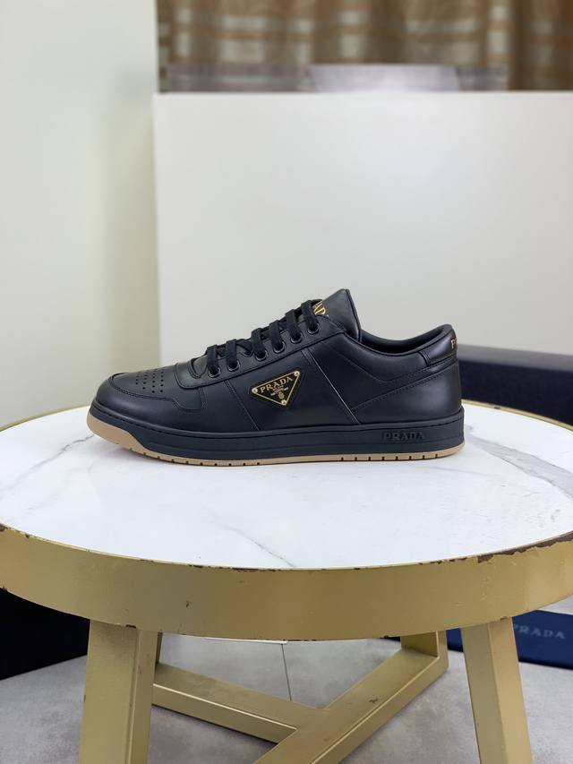 工厂P价P 顶级版本 原单 Prada 普拉达新款休闲运动鞋 原版购入开发 做货 普拉达家男士经典系列 科技透气面料搭配牛皮 休闲运动鞋 休闲之履运动老爹鞋结合