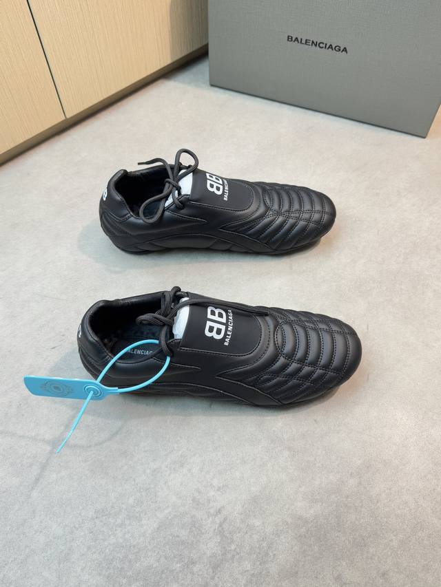 Balenciaga 巴黎世家 -高端品质 原单休闲运动鞋 -鞋面：进口纳帕小牛皮、电脑刺绣车缝线、鞋舌.后跟;高周波品牌Logo -内里：水染牛皮 -大底：超