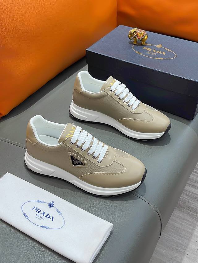 调工厂P价 男装男鞋 运动原单商品名称：Prada 普拉达 正规码数: 38-44 休闲鞋 商品材料：精选 牛皮鞋面，柔软羊皮垫脚，原厂特供大底。