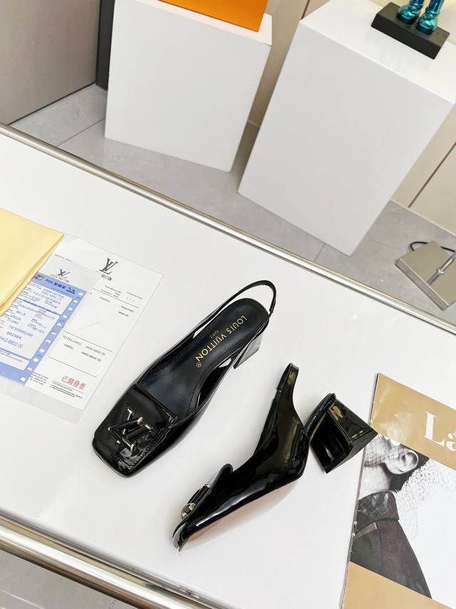 工厂P价 女装女鞋 运动原单专柜同步Lv路易威登Louis Vuitton 春季单鞋。市场高端产品质量。最新原版饰扣，官网1：1鞋跟。拆解原版订制柒皮，采用混种