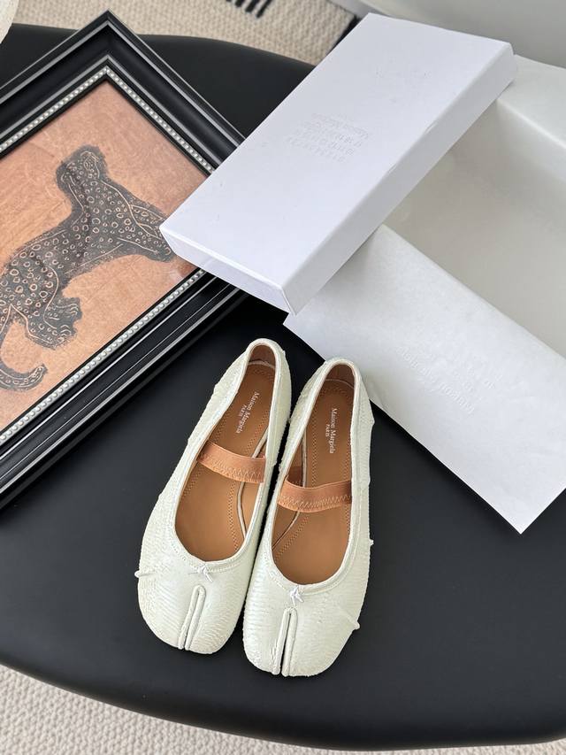 工厂P价 女装女鞋 运动原单高定品质！Maison Margiela Mm6分趾鞋 Tabi 意产植鞣羊皮！ 欢迎对比 真正的原版大底！ Size:35-39其