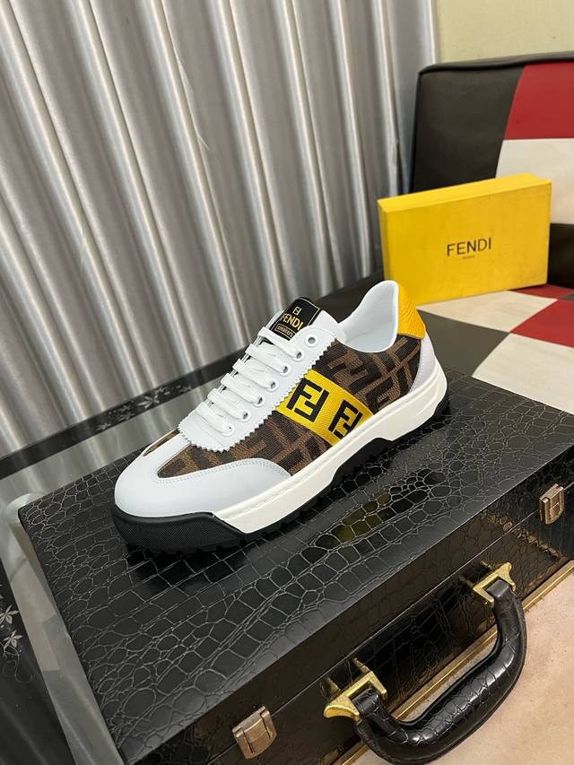 调工厂P价 男装男鞋 运动原单 Fendi 芬迪 男士最新款休闲鞋！专柜同步上市！复刻。内里采用头层顶级羊皮，原版原厂特供橡胶大底。引领时尚新概念。配码：38-