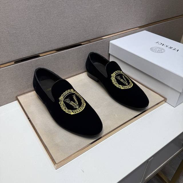 出厂价Pp 范～ 男士休闲鞋 2025Z柜同步发售 码数:38-44# 2个颜色鞋面选用多材质拼接牛皮内里，舒适透气，鞋底：原版舒适耐磨大底，实物拍摄实物更赞