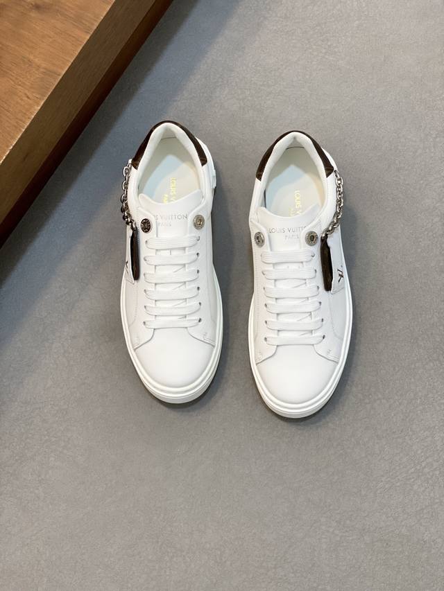 Louis Vuitton 路易威登 -高端品质 原单 情侣装 -鞋面：进口丝绸小牛皮、3D压印品牌图腾、鞋舌.后跟.电绣品牌Logo -内里：品牌帆布、垫脚；