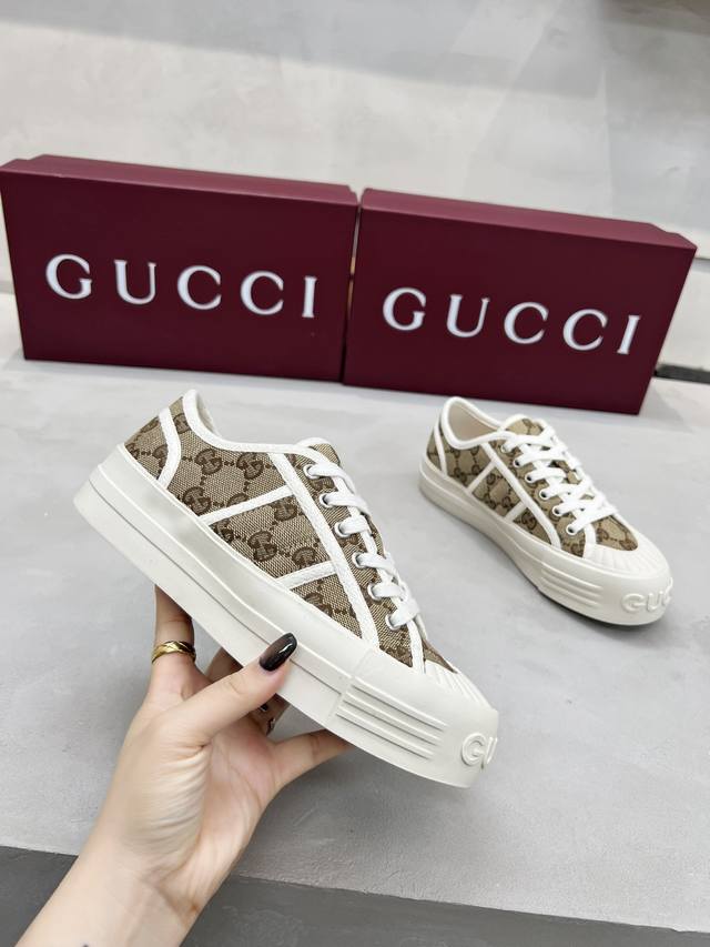Gucci厚底布鞋女 高品质版 Logo花布面拼接，底厚5毫米，鞋子超轻， 上脚百搭舒适。 面料: 对版花布 里料: 对版帆布 垫脚: 毛巾布料 码数: 35-
