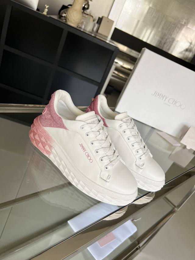 Jimmy Choo周仰杰 女款Size: 34-41 正码34.41定做不退换 Jimmy Choo周仰杰 春夏Jc新款Diamond 运动鞋系列上新鞋面采用