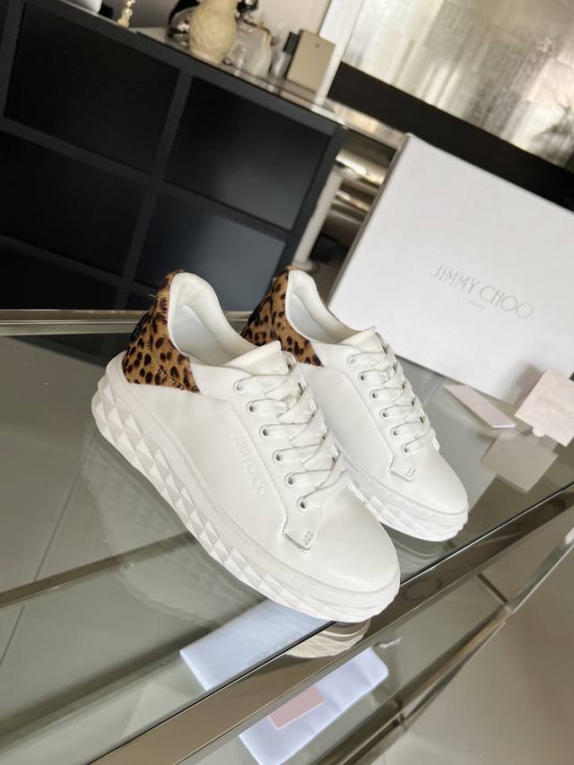 Jimmy Choo周仰杰 女款Size: 34-41 正码34.41定做不退换 Jimmy Choo周仰杰 春夏Jc新款Diamond 运动鞋系列上新鞋面采用