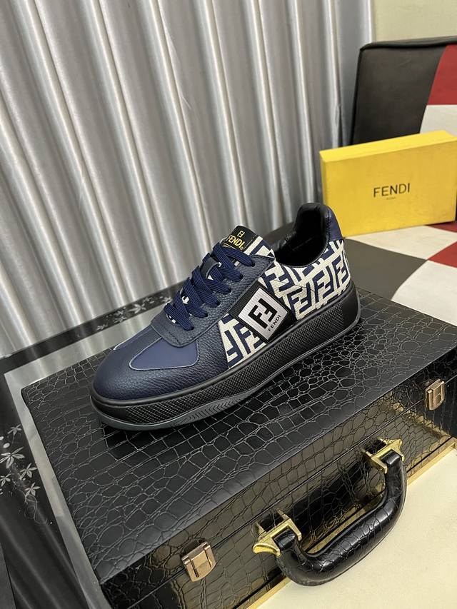 出厂价Pp： Fendi 芬迪经典舒适男士，这款复杂的运动鞋是由柔软的小牛皮真皮内里原版超轻橡胶材质粗纹大底 这种独特的轻薄风格适合这个季节的随意而精致的感性，