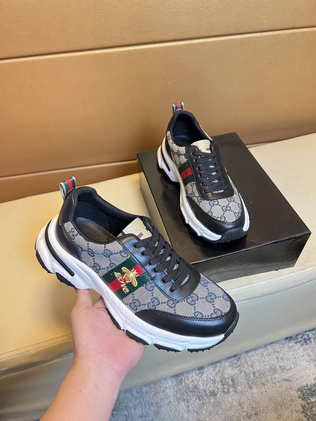 P 古奇 独特现代风运动鞋。休闲乐福原版皮 羊里 拒绝脱色磨脚 鞋底：原厂特供原版底，超酷 系带走路都带风风格设计 超舒服耐磨原版底 。就好像实物拍摄实物更赞