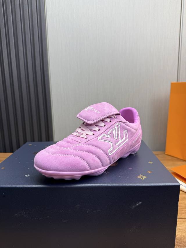 工厂P价 Lv路易威登L家 驴牌 最新Footprint系列 足球运动鞋 休闲 跑鞋 原版购入开发 做货 这款 Footprint Soccer 运动鞋于202