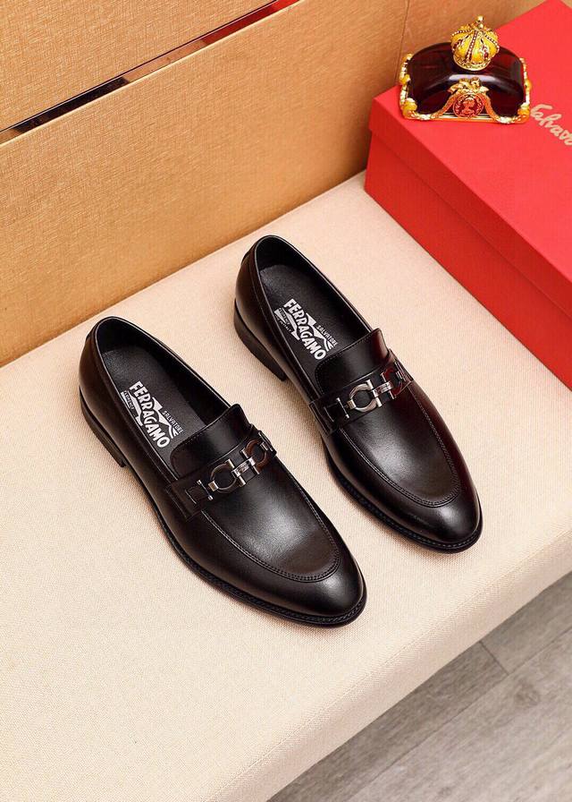 商品商标：Ferragamo 菲拉格慕 休闲皮鞋 正码码数: 39-44 38.45.46订制 商品材料：精选 进口小牛皮鞋面+经典五金扣，进口猪皮内里。强烈立