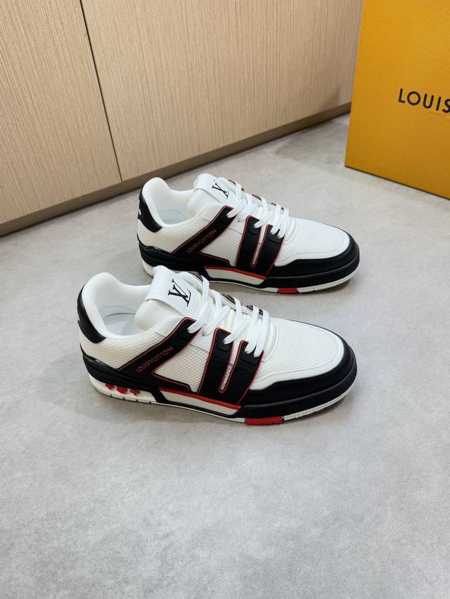 Louis Vuitton 路易威登 -高端品质 原单休闲运动鞋 -鞋面：纳帕小牛皮、品牌高丝光网帆布、鞋身车缝品牌注塑模块、鞋舌.后跟；丝印高周波品牌Logo