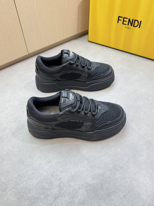 Fendi 芬迪 -高端品质 原单休闲运动鞋 -鞋面：进口纳帕小牛皮、优选品牌镂空网帆布、鞋舌.后跟；注塑品牌Logo塑胶模块 -内里：品牌帆布 -大底：超轻T