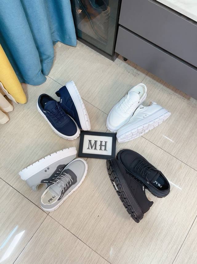 出厂价P 高品质新款Prada 普拉达 专柜同步上市， 新款男鞋、面料精选进口面网配滴胶工艺。进口牛皮内里。高端开模防滑橡胶大底，精美线条、简约大气，上脚舒服上