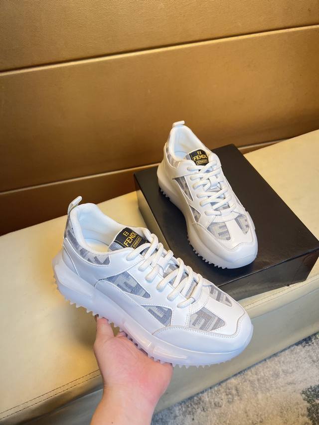 P 芬迪 原单品质.～ 独特现代风运动鞋。休闲鞋潮男必备款 意大利进口原版品牌，进口原版皮，羊里 拒绝脱色磨脚 鞋底：原厂特供原版底，法国懒人风格设计 贴脚 在