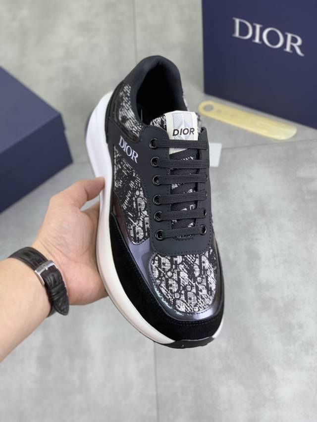 工厂P价P 实价 Dior 2025迪奥原版系带低帮男鞋 经典款休闲鞋本款是官方主打经典款，质量，原厂名师制作，采用优质牛皮配原版材料舒适透气网布內里猪皮鞋垫，