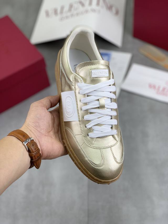 工厂P价P 实价 情侣款 Valentino华伦天奴 2025 Upvillage 情侣休闲运动鞋德训鞋 专业高端，完美复刻，品质一流，全部采用原版1:1材料制