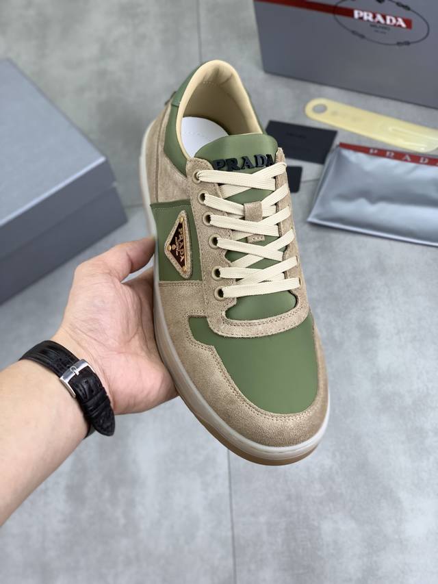 工厂P价P 实价 高品质牛里 Prada 普拉达经典款男鞋官网最新款上市了1：1复制，香港同步，走秀同台；全部采用小牛皮进口牛皮内里、橡胶大底原版防滑耐磨；着脚