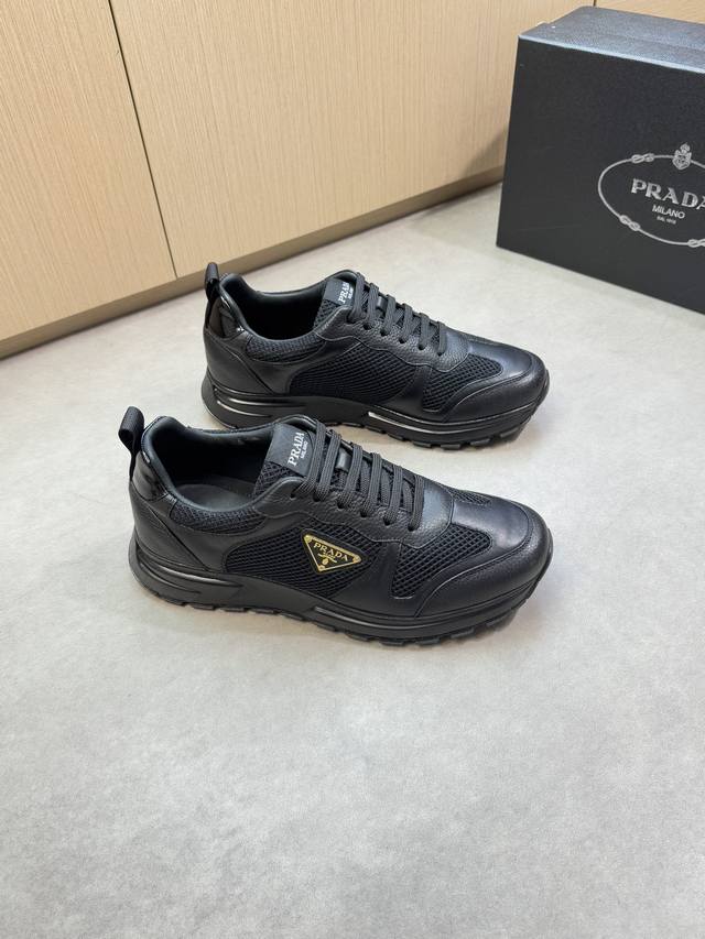 Prada 普拉达 -高端品质 原单休闲运动鞋 -鞋面：进口纳帕小牛皮、荔纹小牛皮、品牌镂空网帆布、鞋身车缝品牌金属扣件 -内里：水染牛皮 -大底：超轻Tpu发