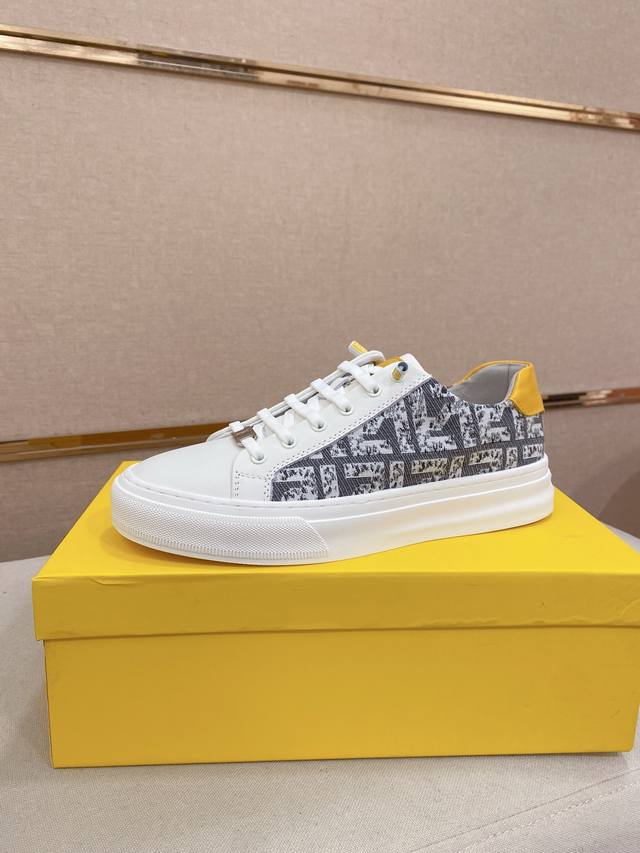 工厂P价 Fendi 芬迪 男士最新款休闲鞋！同步上市！原版。全进口牛皮官网面料。内里采用头层顶级羊皮，原版原厂特供橡胶大底。引领时尚新概念。配码：38-44。
