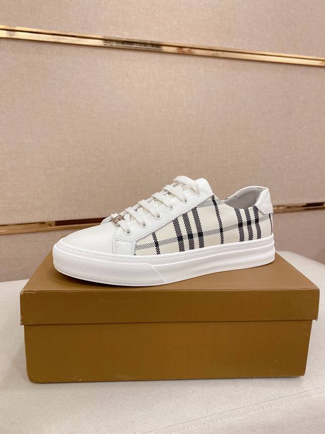 工厂P价 同步Burberry 巴宝莉 顶级代购同步发售正码数：38-44意大利进口头层牛皮配布料。全进口羊皮内里，鞋底：原厂特供原版底，独家活动成型底超级舒适