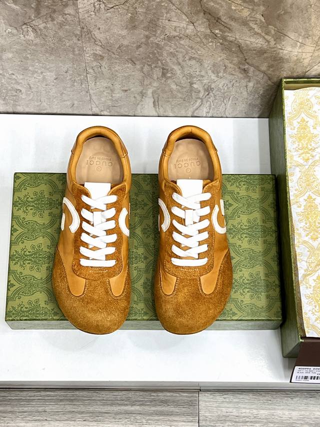 古奇新品 固特异工艺 采用进口小牛皮材质水洗 .做旧风格更新男士品味 鞋面做旧设计 完美的走线及廓形 极致奢华 舒适度完美升级 带来新的脚感征服 做旧、破坏、水