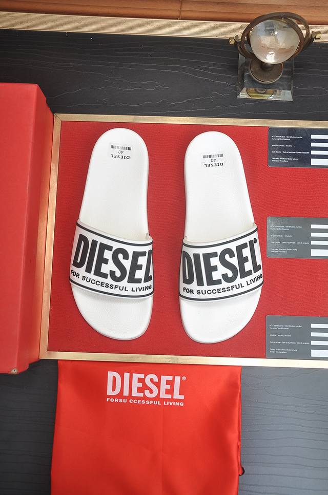 出厂价P Diesel迪赛 2025原版男鞋 经典款本款是官方主打经典款，1:1质量，原厂名师制作，采用进口胶片，完美楦型，大方时尚的设计，吸引了众多消费者的追