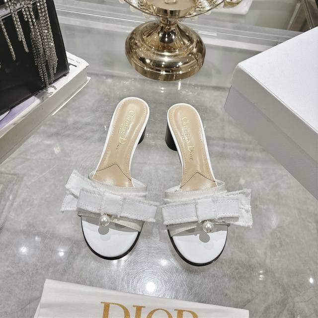 出厂 J‘Adior流苏织带女鞋 Dior 迪奥 2025春夏走秀新款Adiorble鱼嘴女鞋 Cd明星同款时尚流苏蝴蝶结珍珠字母Logo五金扣凉拖鞋 市面顶级