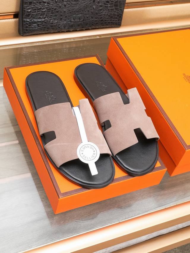Hermes 爱马仕高品质拖鞋1:1开模定制，升级版大底，更轻便，防滑。鞋面头层牛皮，组合大底市场顶级品质，时尚主打潮流，百搭爆款，简单不失品味，夏季凉鞋的季节