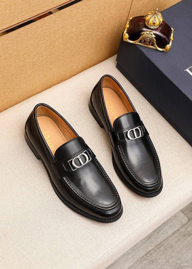 调工厂P价 男装男鞋 运动原单 商品商标：Dior 迪奥 休闲皮鞋 正码码数: 39-44 38.45.46订做 商品材料：精选 意大利进口头层小牛皮鞋面+经典