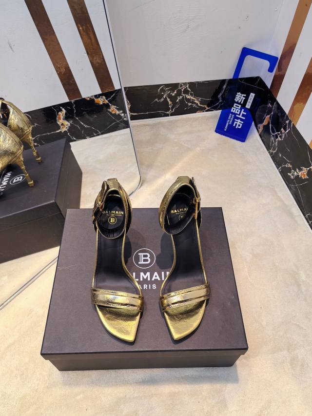 工厂P价 女装女鞋 运动原单 ，* 巴尔曼秋冬2025最新款走秀月牙头金属跟时装高跟凉鞋 品牌巴尔曼由法国时装设计师 皮埃尔.巴尔曼 先生创立于1945年的老牌