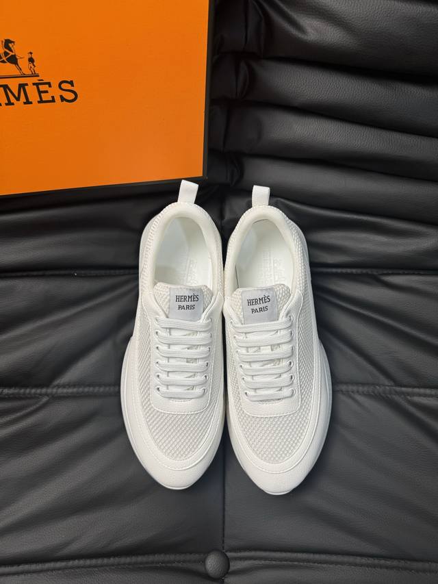 Hermes 爱马仕 -高端品质 原单 -鞋面：纳帕小牛皮 压纹加厚丝光网布 -内里：高级羊皮里+进口牛皮垫脚； -大底：超轻Tpu发泡 橡胶；双色成型大底 -