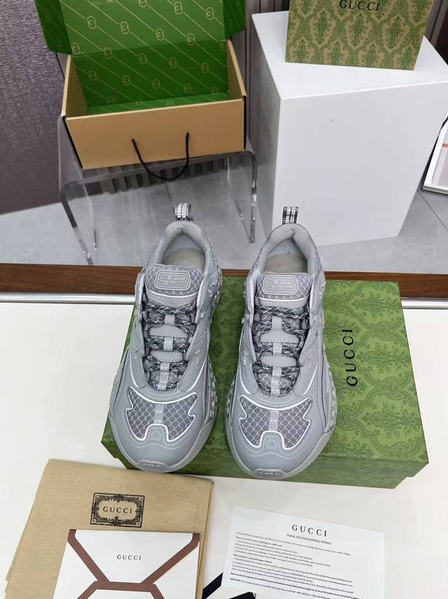 Gucci 新款 Cud3D系列，超酷的3D设计，充满未来科技风格，工艺与技术的完美结合，创新科技Demetra与网眼面料，侧面与鞋底全互扣式双G Logo未来