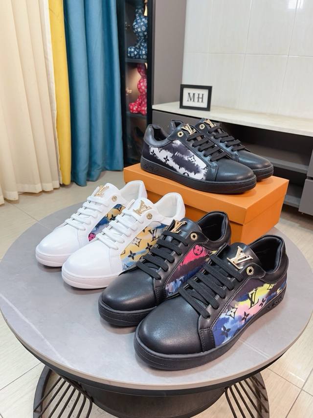 出厂价P Lv 男鞋高端品牌：官网1：1最新力作：鞋面采用意大利进口头层牛皮搭配特殊材料全真皮内里制作，让行走更加便捷舒适！独家新款，惊世之作 ！打造时尚个性衬