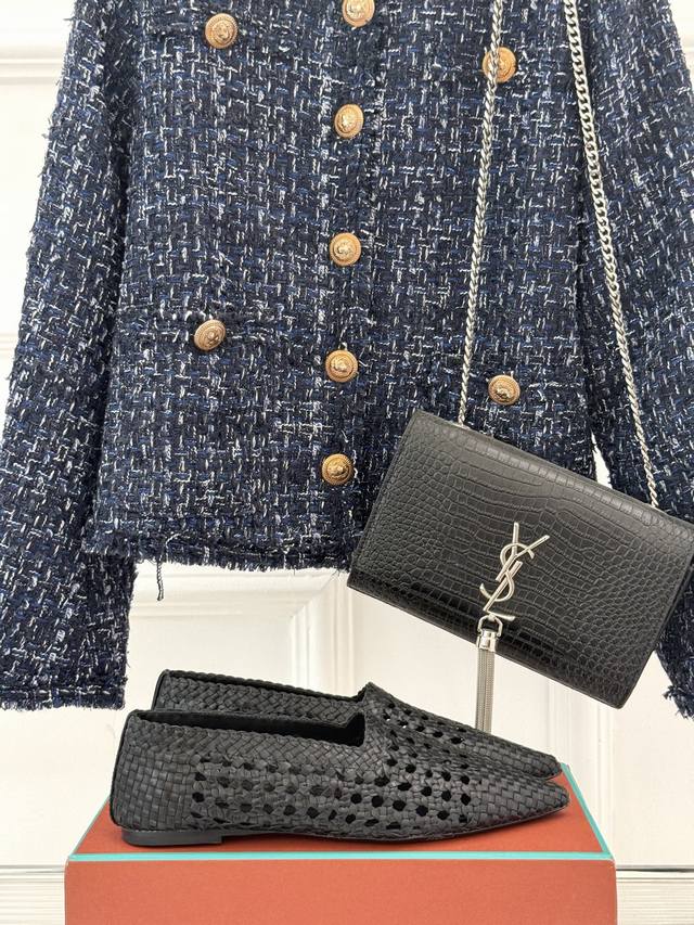厂价 Loro Piana Lp60Wf编织尖头单鞋 今年最火的Loro Piana编织尖头单鞋 谁还没拥有我是真的会伤心！ 作为意大利顶级奢侈品牌 Loro