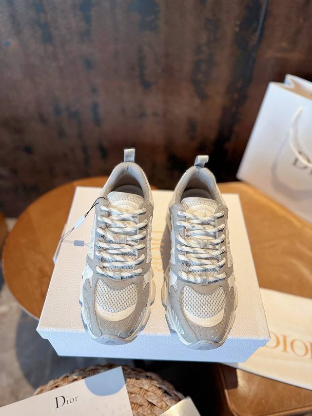 工厂P价 Dior Chrono 迪奥高版本. 原版开发全新Tpu吸膜超轻极软组合大底. 运动风格 运动鞋..老爹鞋.. 上脚超美超赞..各路明星网红纷纷上脚.