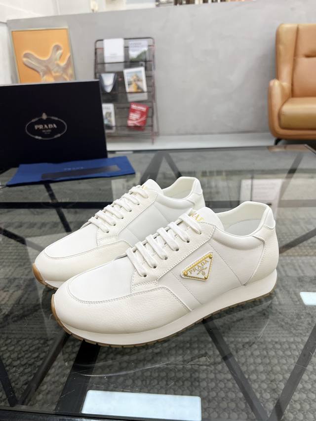 P 顶级代购 普 炸街男神新品运动休闲鞋专柜同步，鞋面意大利进口牛皮搭配布面料，进口水染牛皮里垫，鞋底：原厂特供原版底，独家活动成型底超级舒适，原厂跟单货，高品