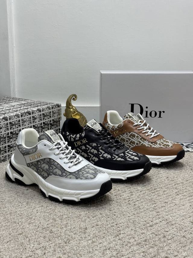 Dio* 原单品质 迪奥 运动鞋 官网最新款休闲时尚高帮男鞋爆款版型简洁大气 潮男专属.独有的官网新最品牌元素版原装饰，进口牛皮搭经典面料，配饰尚时又大方，网布