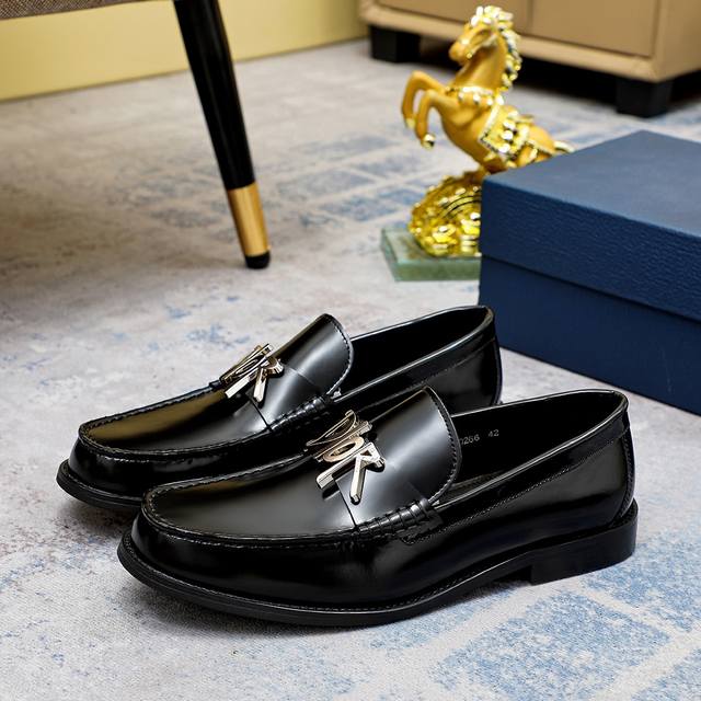 工厂P价 Dior 迪奥 香港专柜新款休闲男鞋上市 官网1:1制作 意大利原版牛皮+水染皮内里 欧美大师设计 完美造型打造专柜品质，纯色橡胶耐磨大底加经典炫头！