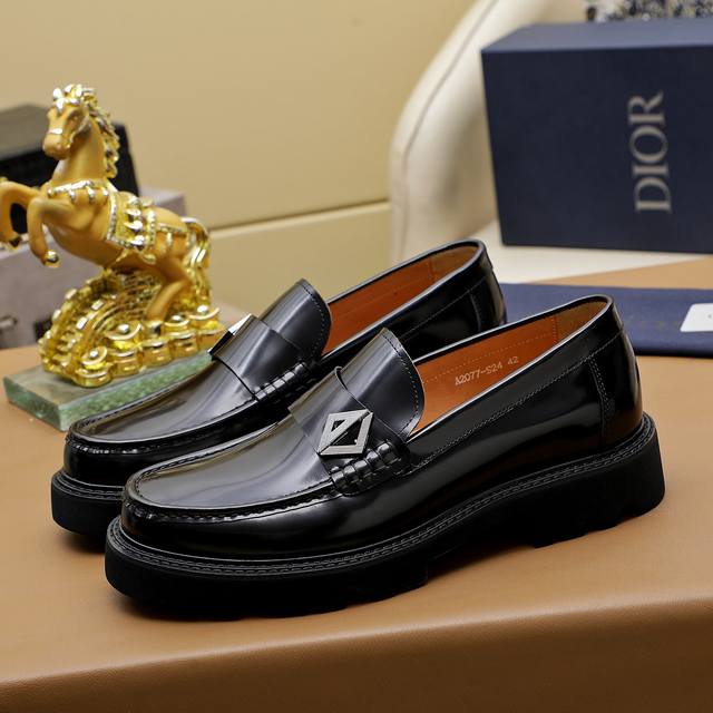 工厂P价 Dior 迪奥 香港专柜新款皮鞋上市 官网1:1制作 意大利编织牛皮+水染皮内里 欧美大师设计 完美造型打造专柜品质，纯色橡胶耐磨大底加经典炫头！超级