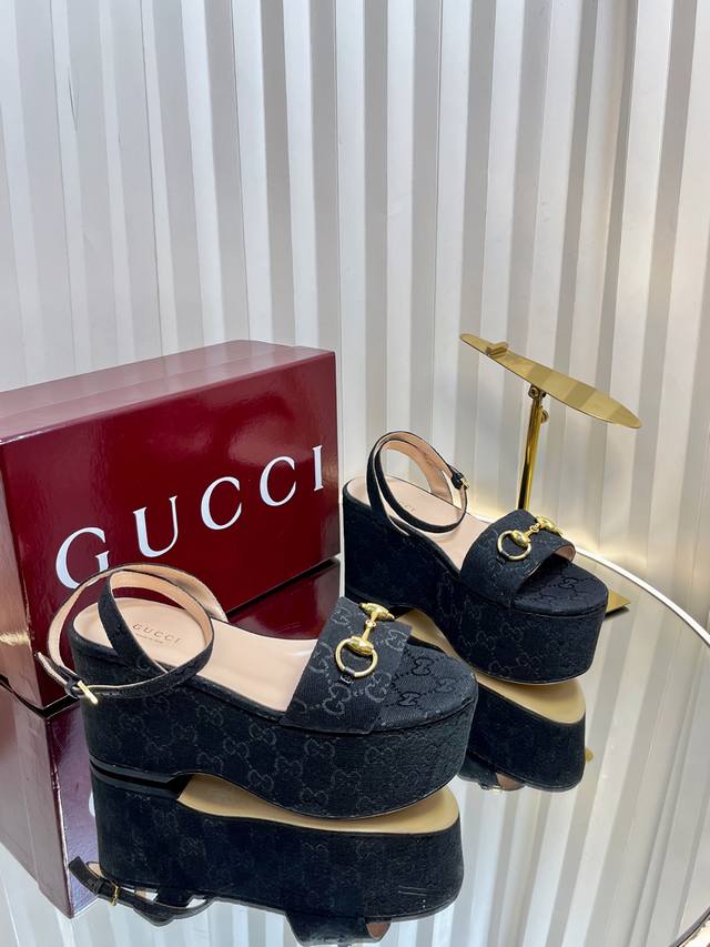 Gucci 高品质凉鞋 糖果色Gg精品专柜原版开模精心制作，匠心铸造经典专柜新品防水台马衔扣 坡跟厚底台 ！一字带凉鞋， 原版1：1复制 5D激光切割进口帆布双